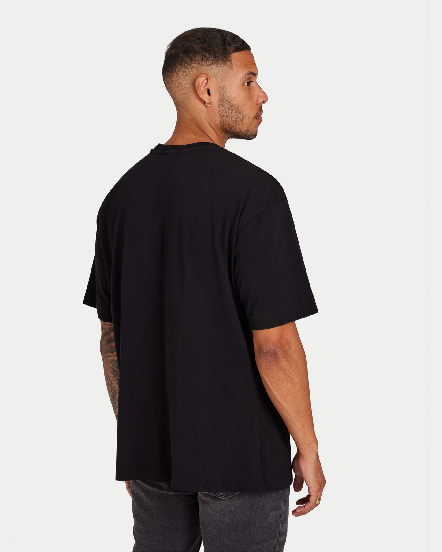 تي شيرت رجالي بمقاس كبير - أسود
