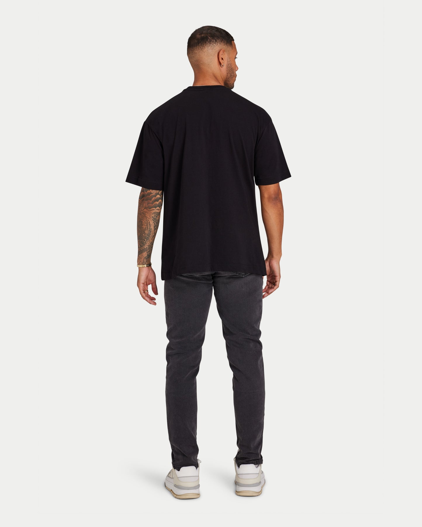 تي شيرت رجالي بمقاس كبير - أسود