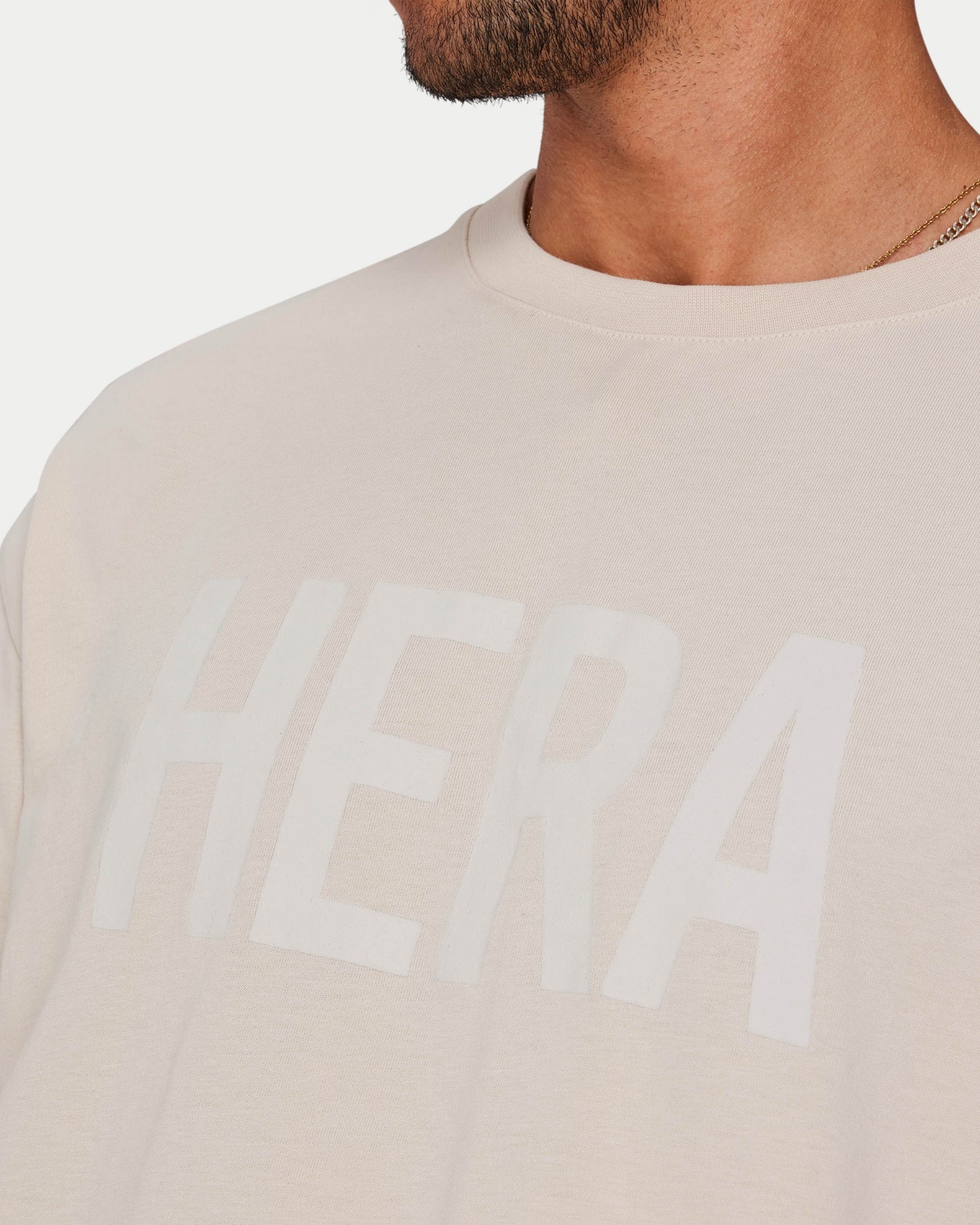 تي شيرت رجالي كبير الحجم بملصق - دقيق الشوفان