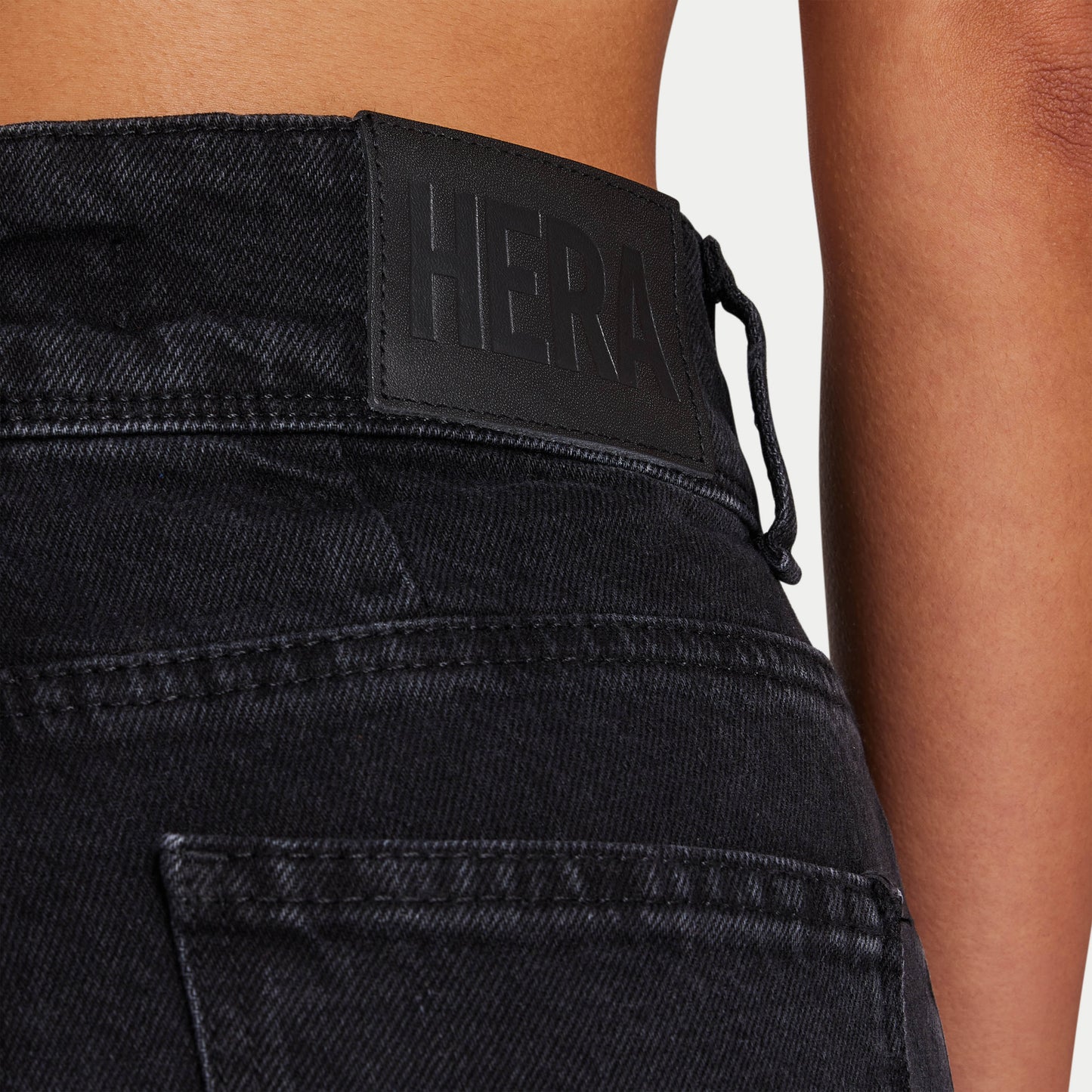 بنطلون جينز نسائي واسع الساق - أسود مغسول