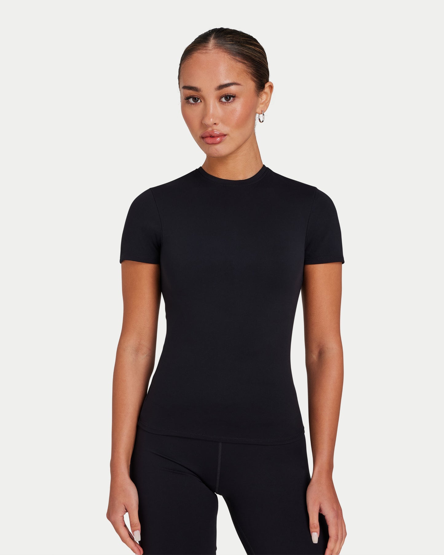 تي شيرت نسائي أساسي - أسود 