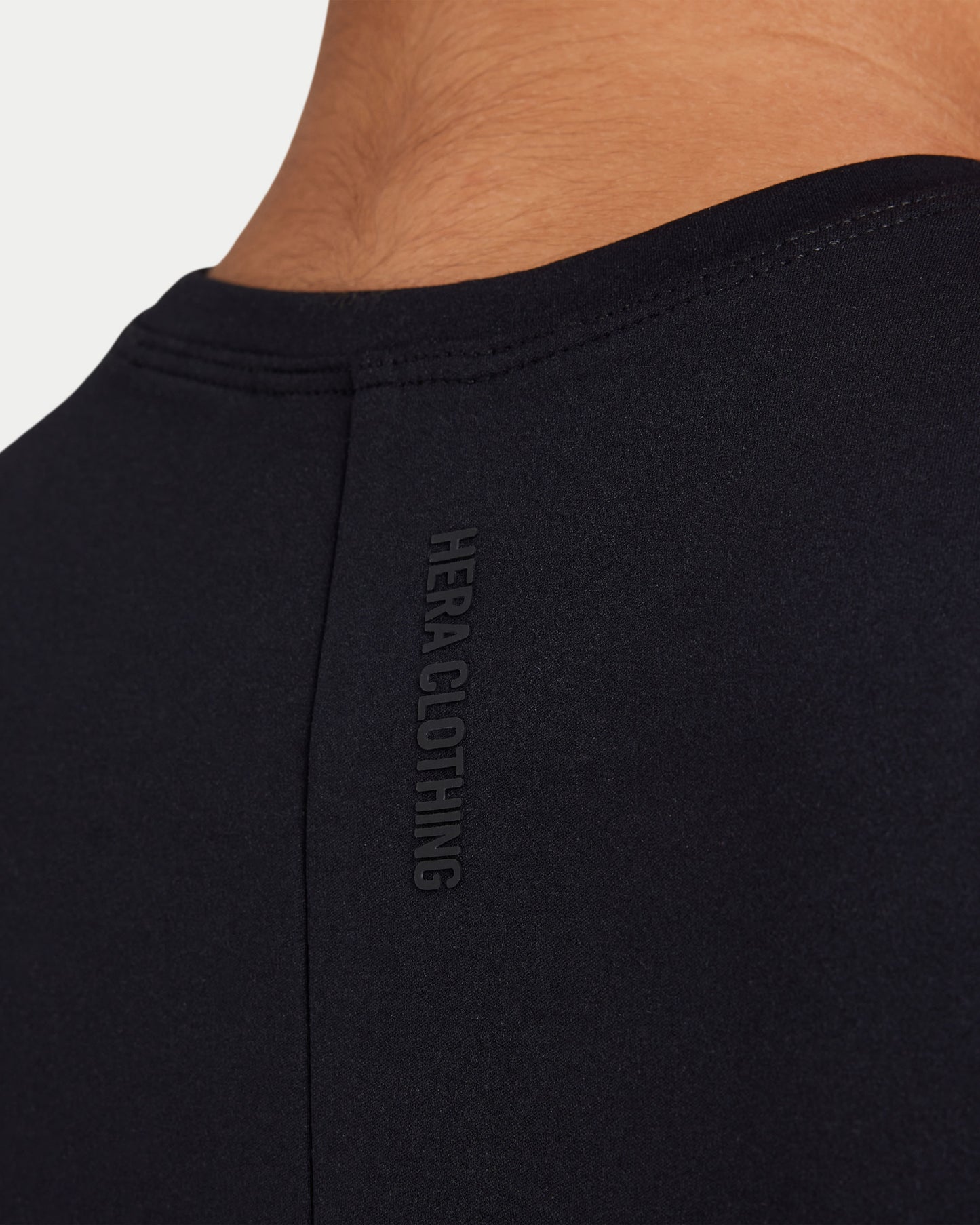 تي شيرت نسائي أساسي - أسود 