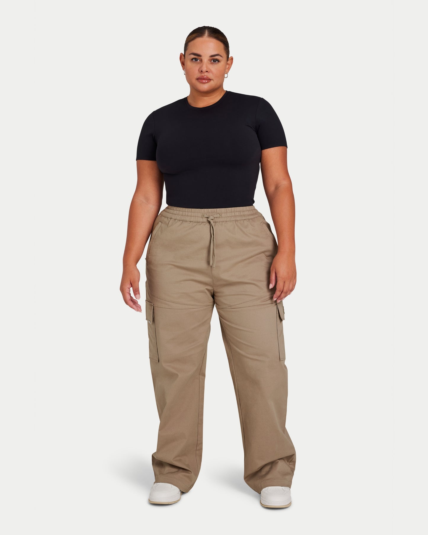 تي شيرت نسائي أساسي - أسود 