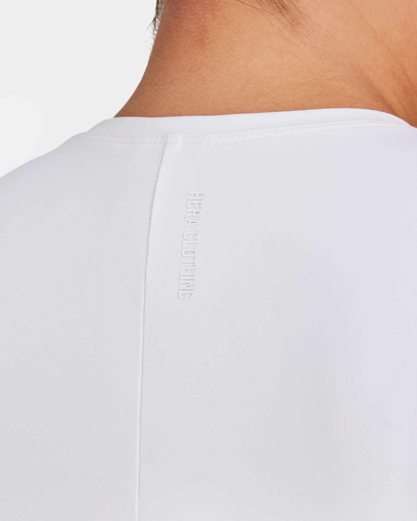 تي شيرت نسائي أساسي - أبيض 