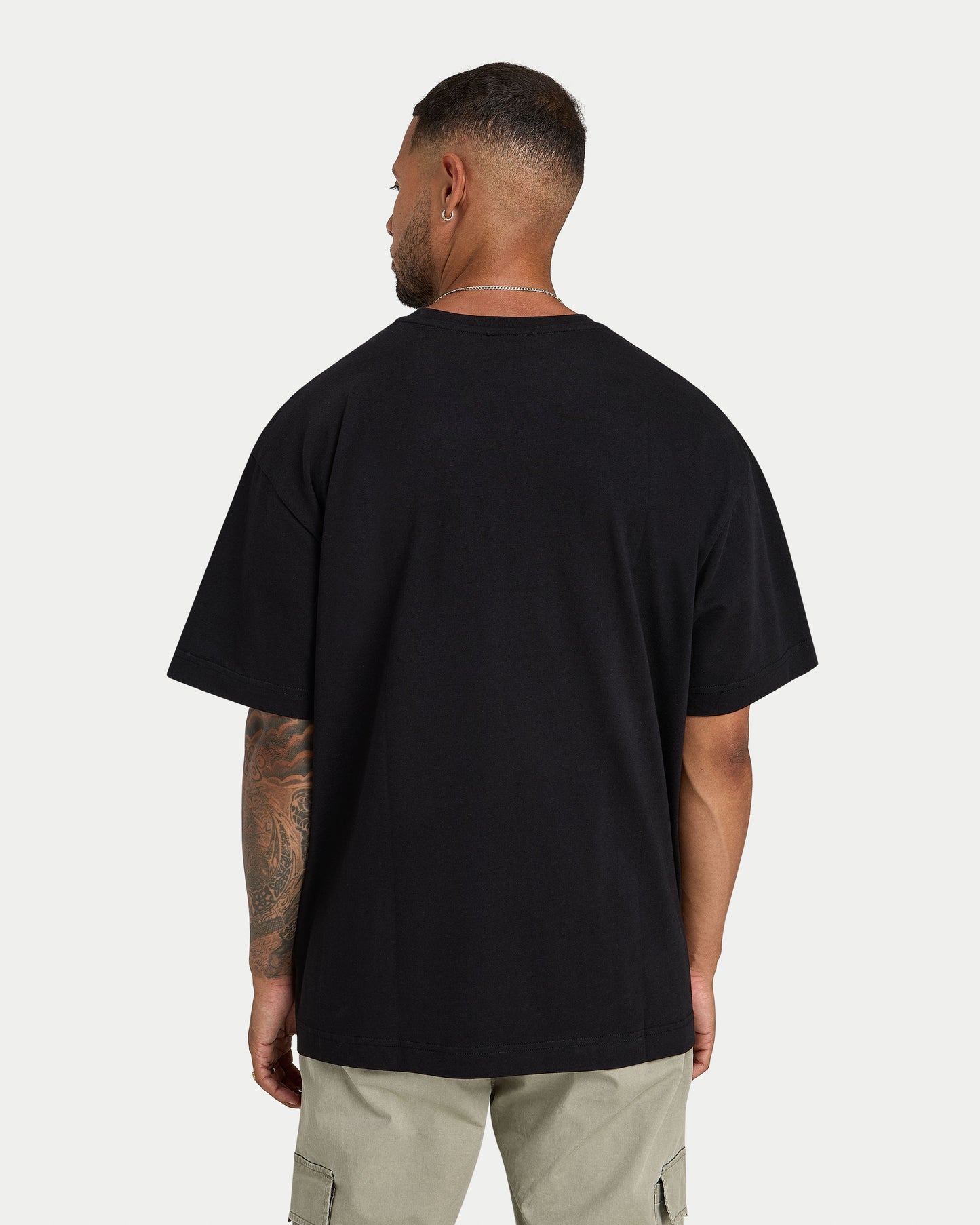 تي شيرت رجالي كبير الحجم من Collective - أسود