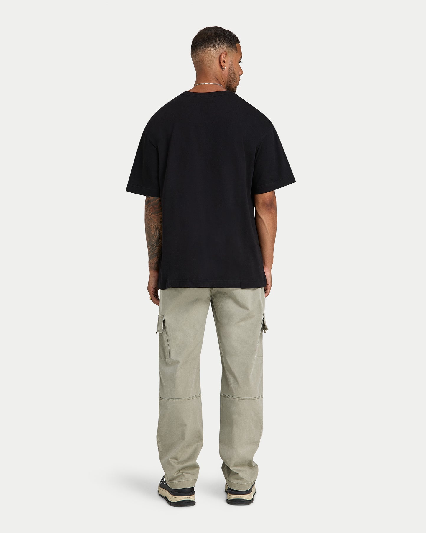 تي شيرت رجالي كبير الحجم من Collective - أسود