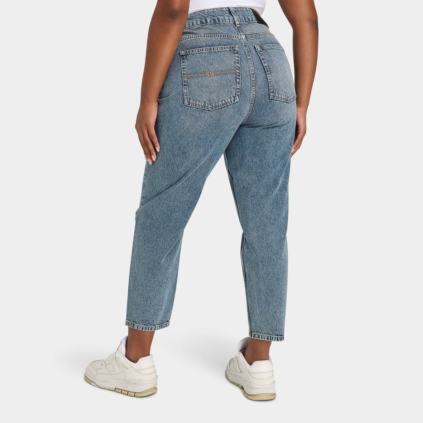 Womens Mom Jean - Mid Wash