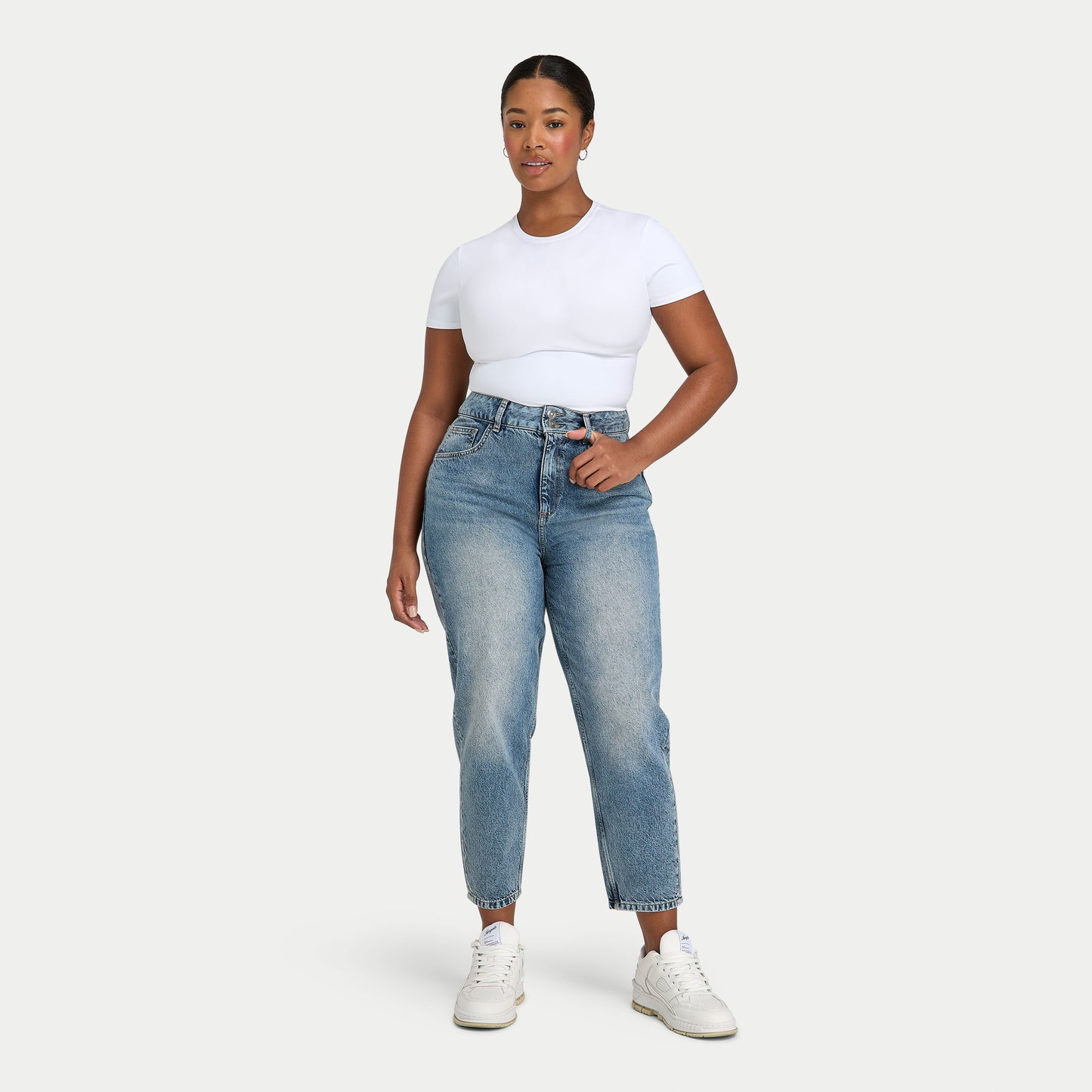 Womens Mom Jean - Mid Wash