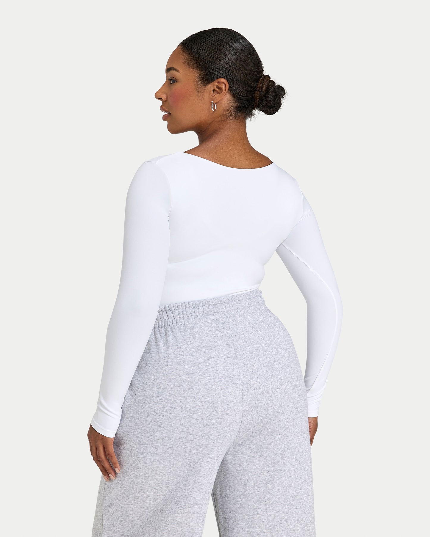 تي شيرت نسائي أساسي - أبيض 