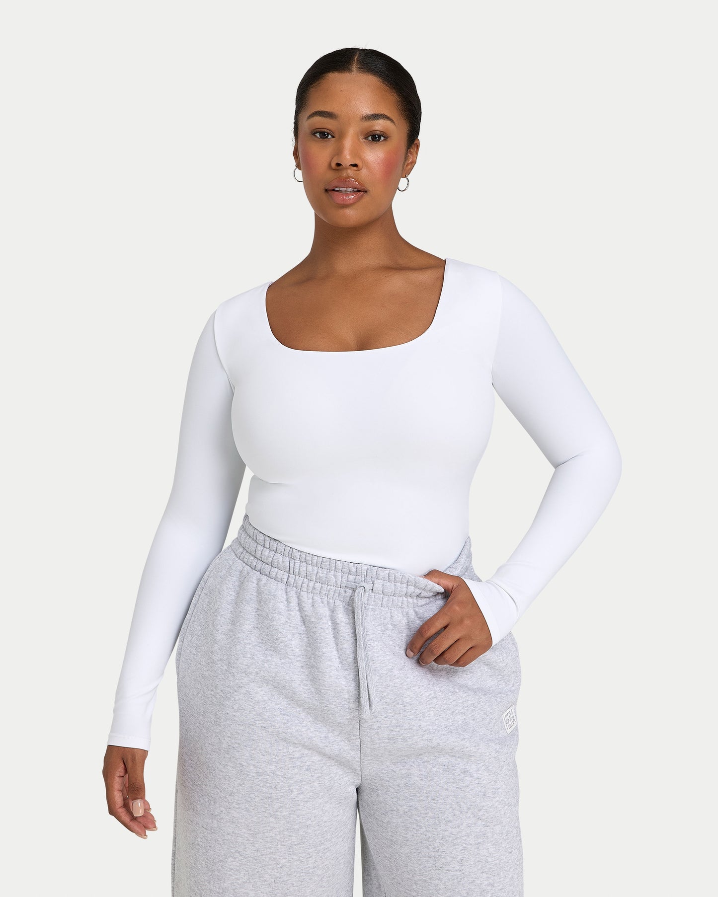 تي شيرت نسائي أساسي - أبيض 