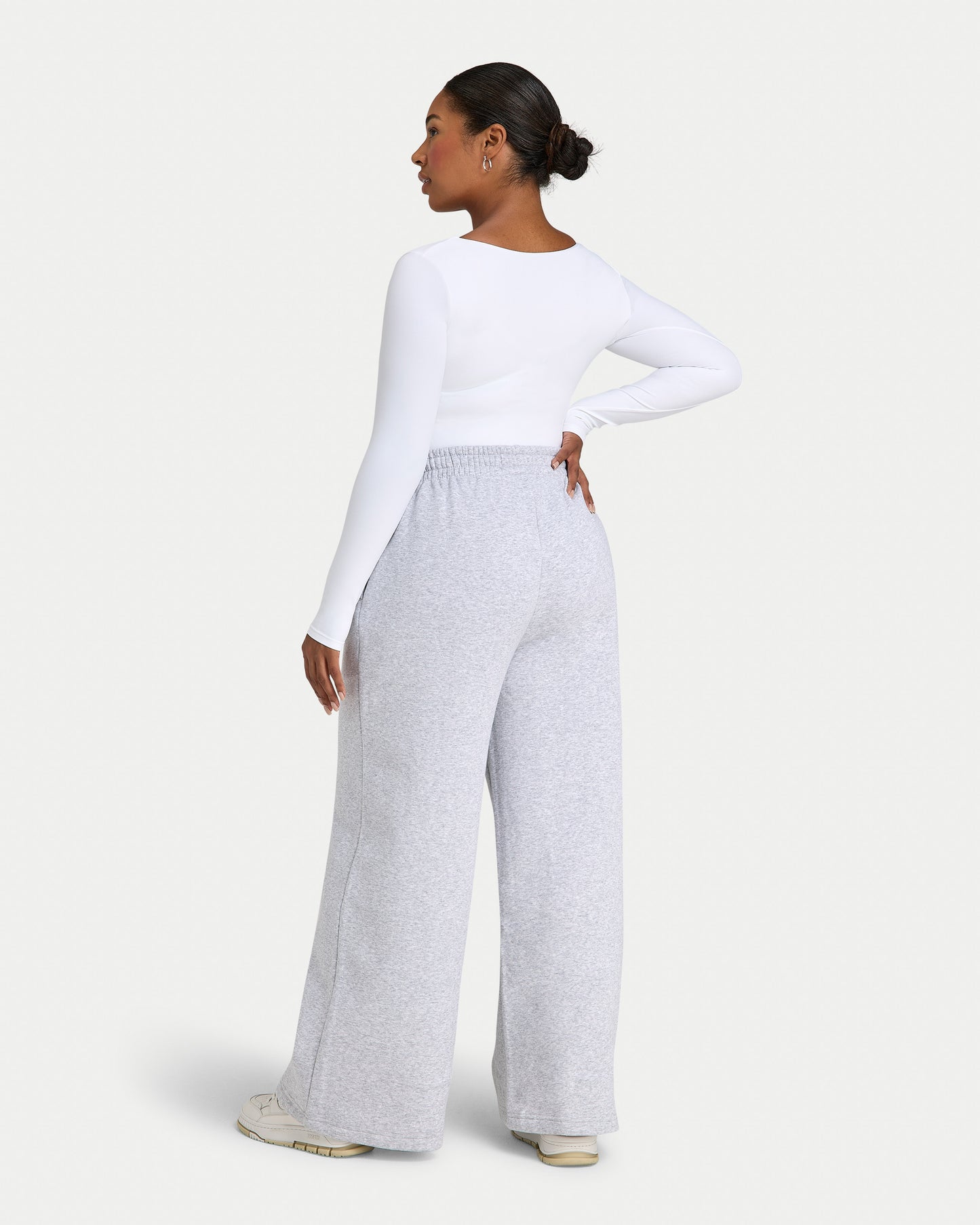 تي شيرت نسائي أساسي - أبيض 