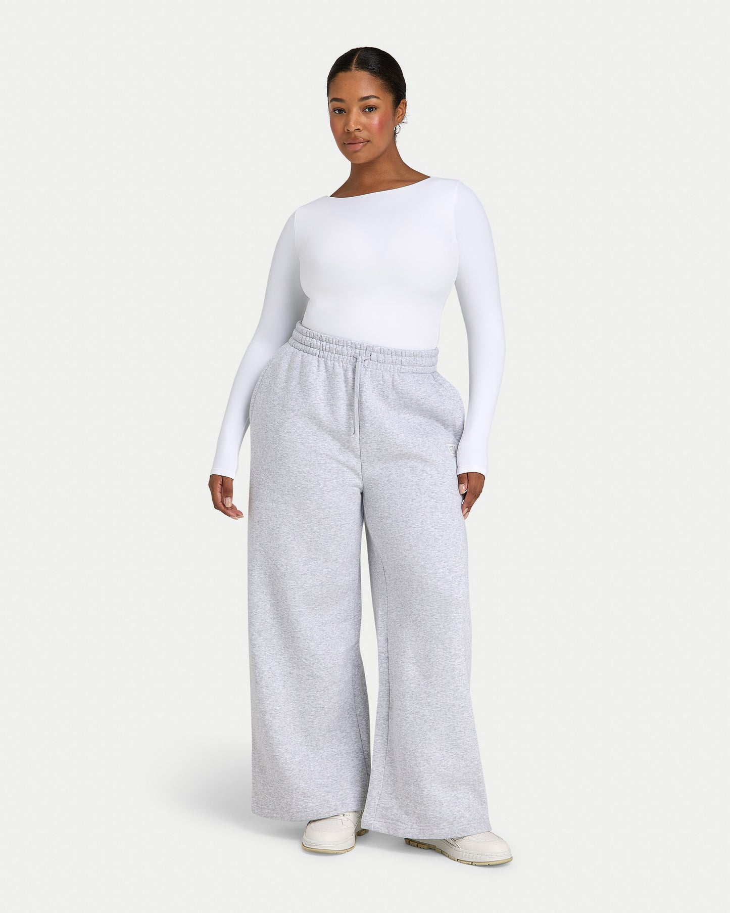 تي شيرت نسائي أساسي - أبيض 