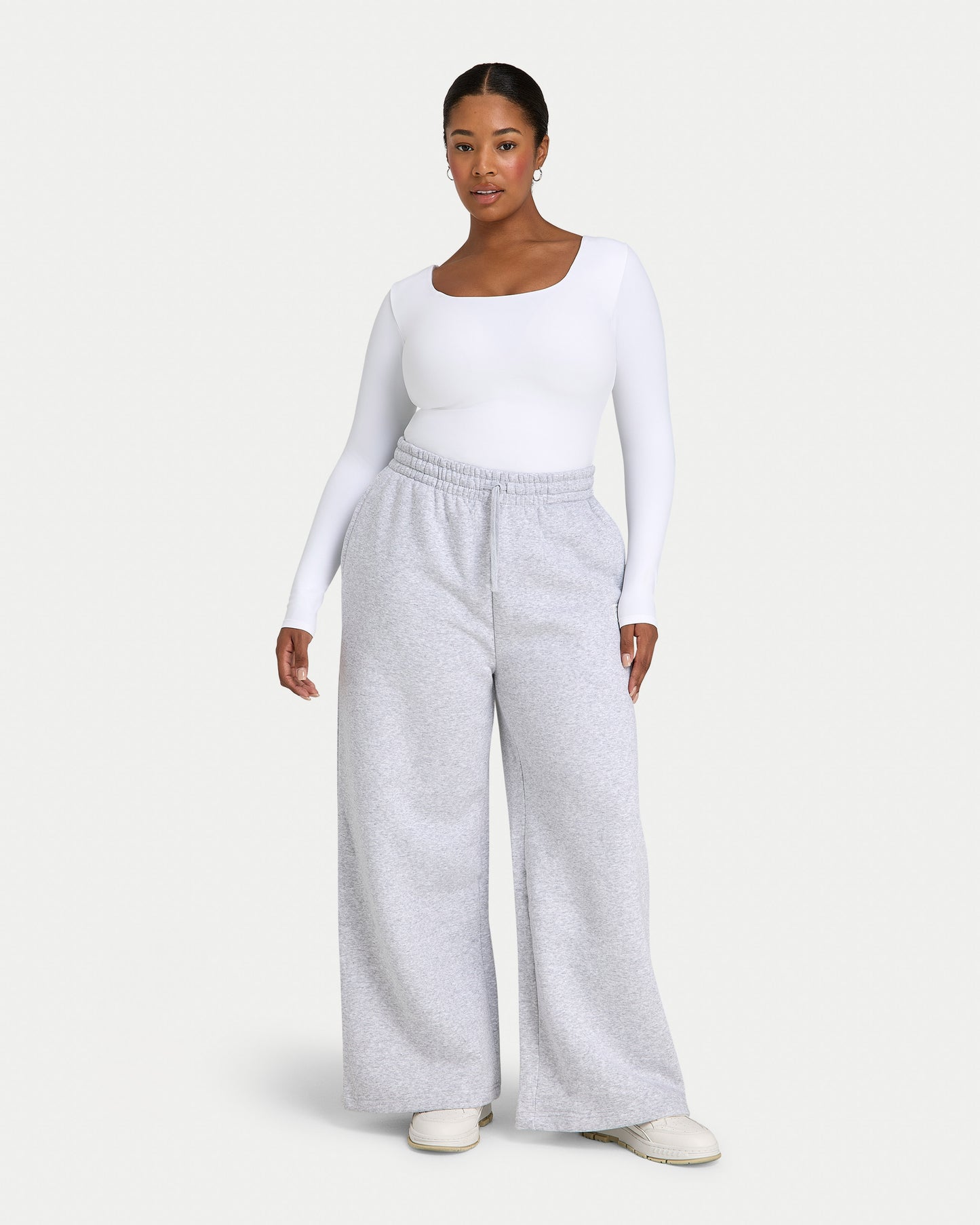 تي شيرت نسائي أساسي - أبيض 