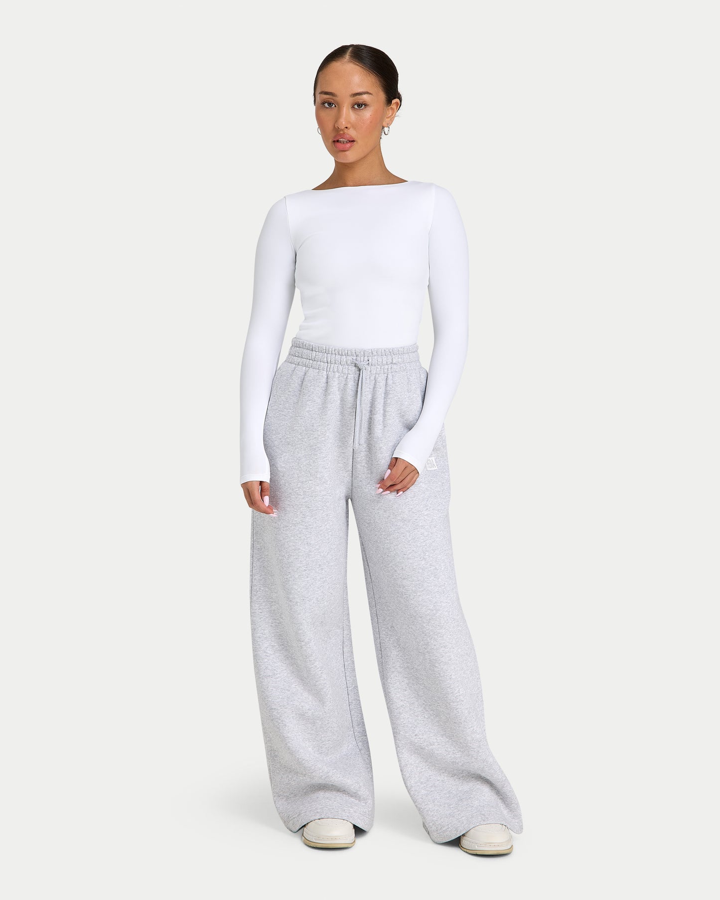 تي شيرت نسائي أساسي - أبيض 