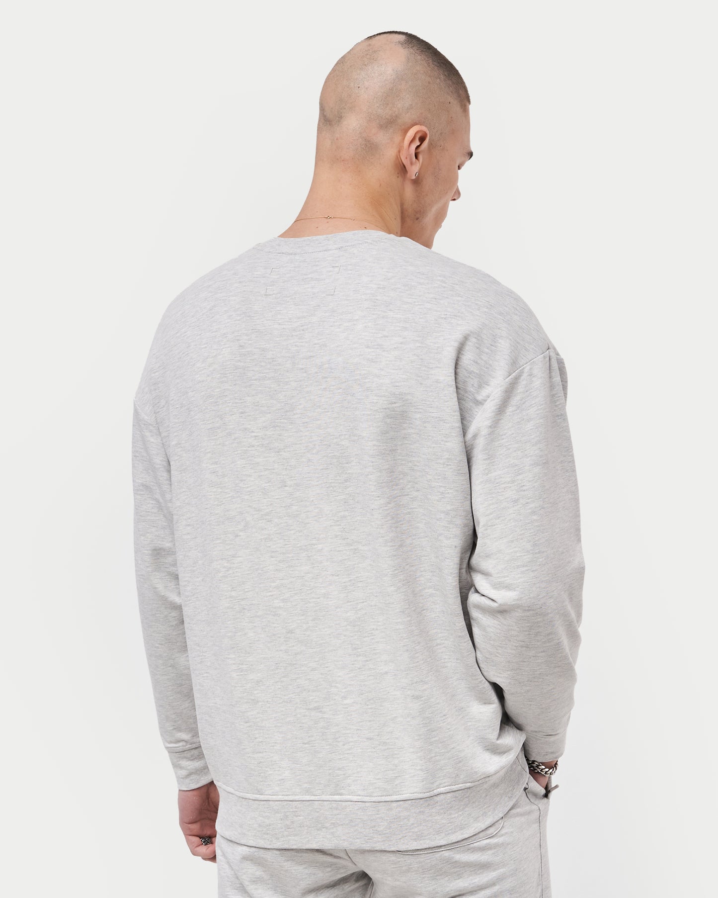 سويت شيرت رجالي خفيف الوزن من Focus - رمادي مارل