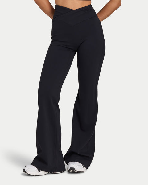 Essential Flared Legging