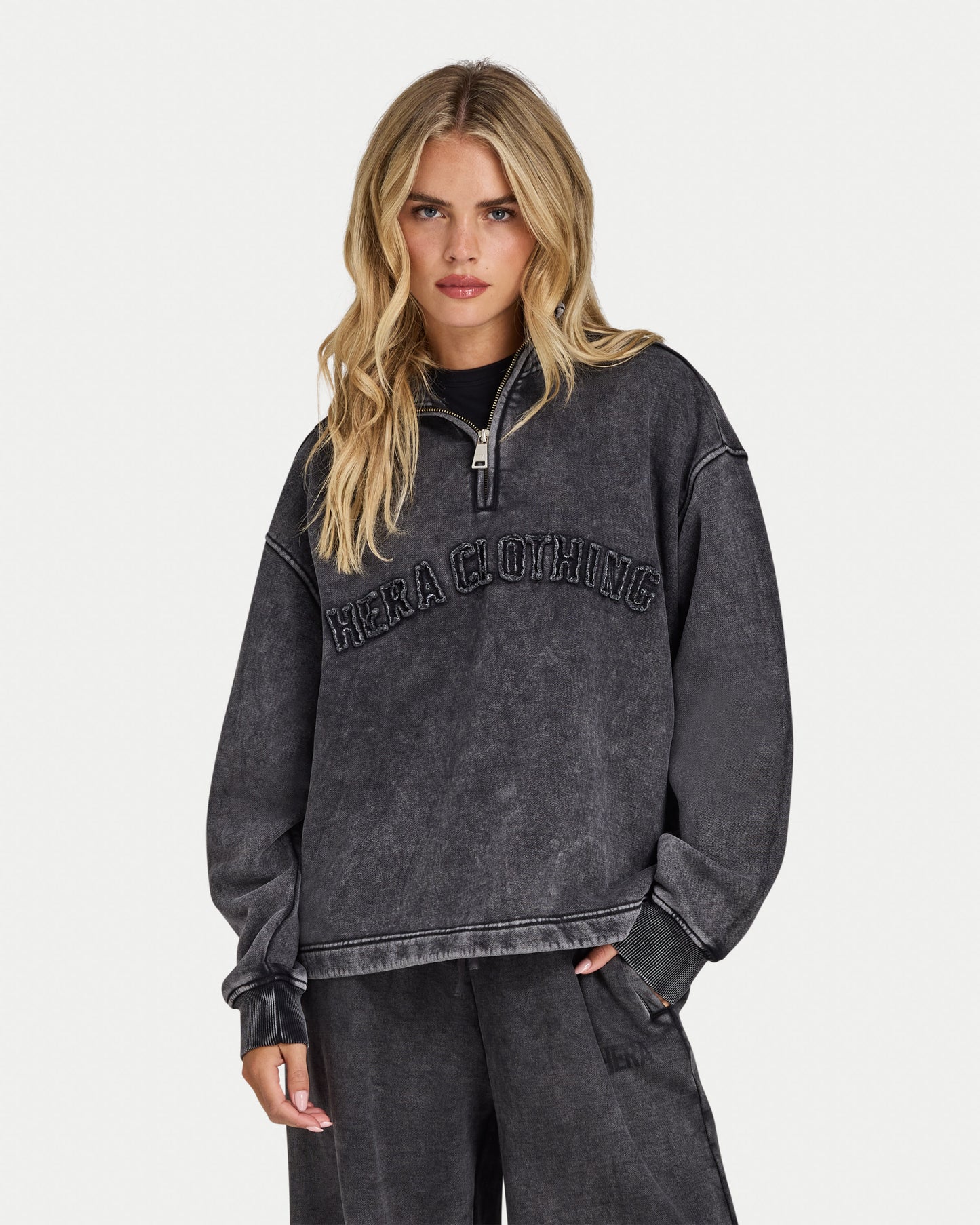 Womens Signature Washed Oversized 1/4 Zip Sweatshirt